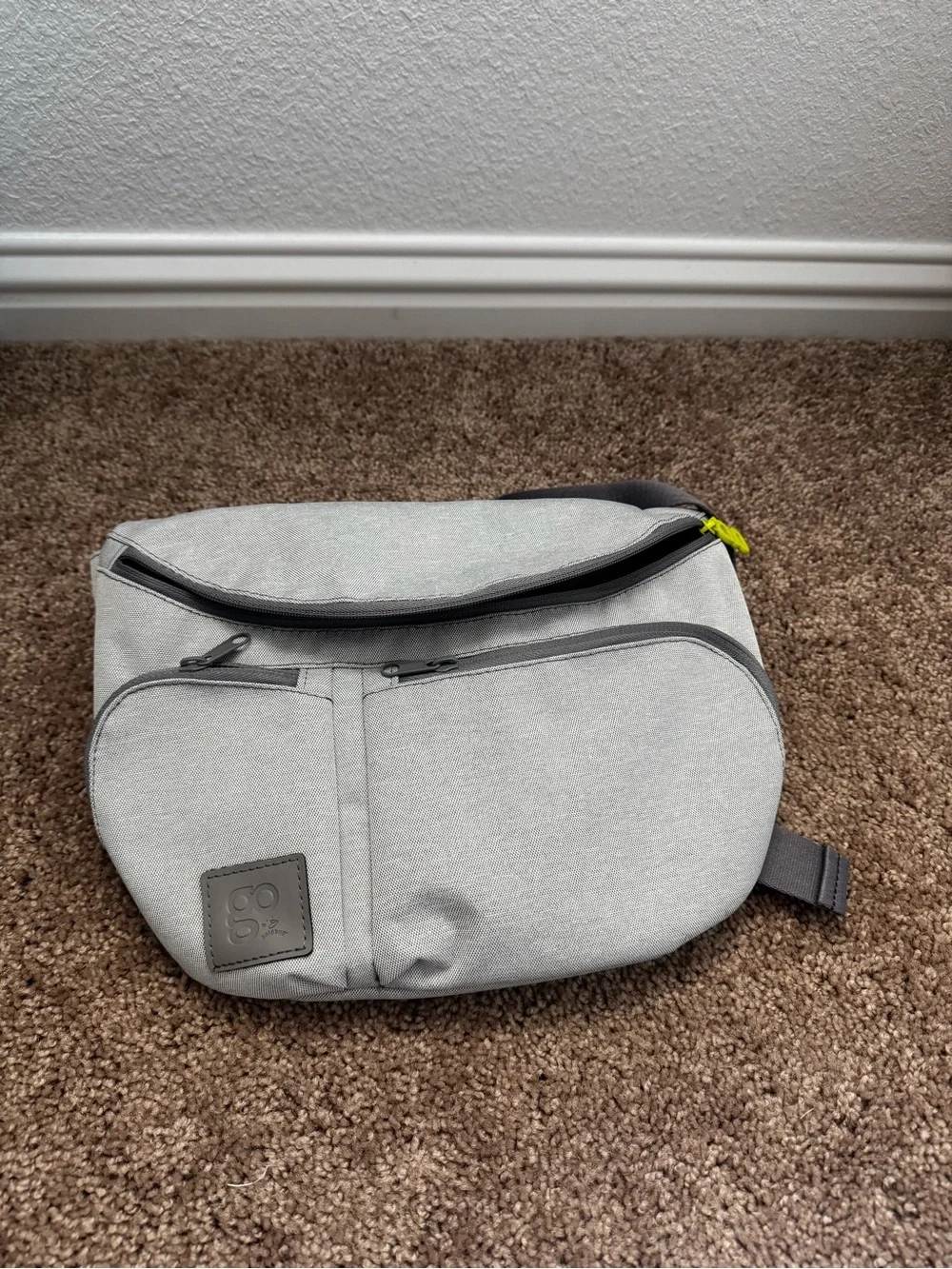 Go by Goldbug Quick & Easy Grey Crossbody Diaper Bag Multi pockets w/ Zippers
